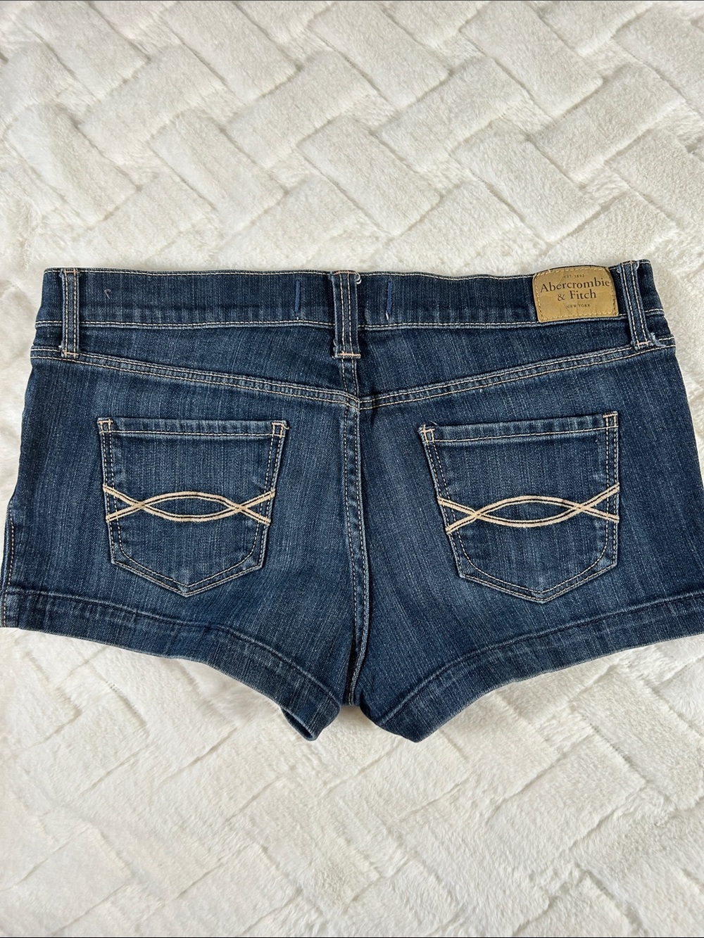Abercrombie & Fitch Indigo Blue Low-Rise Denim Stretch Shorts size 8 - Picture 4 of 5